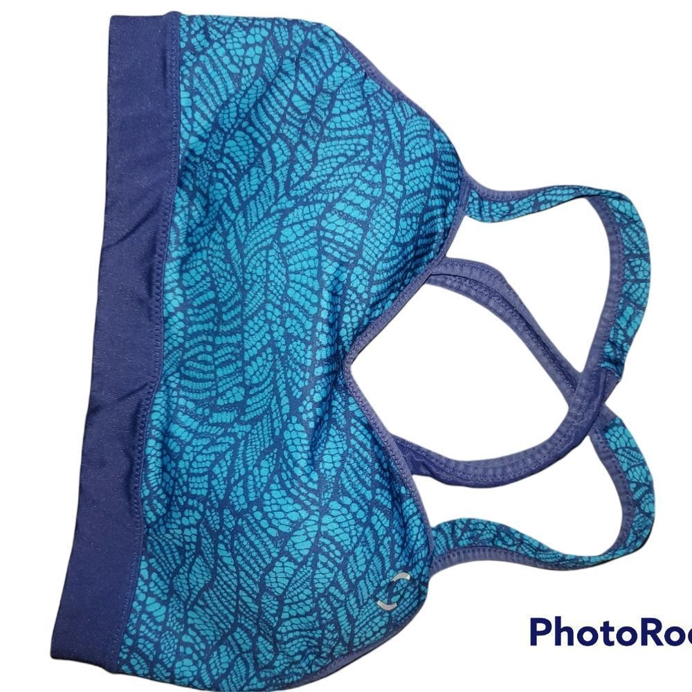 Cris Cross strap sports bra.